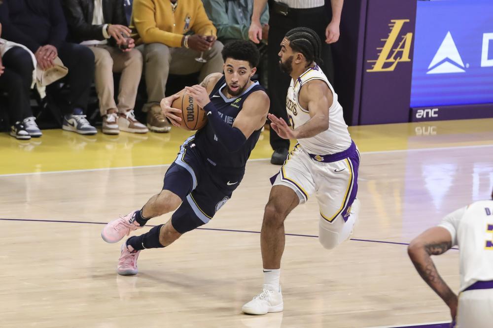 东契奇34+7+7詹姆斯压哨绝杀 湖人120-119步行者.