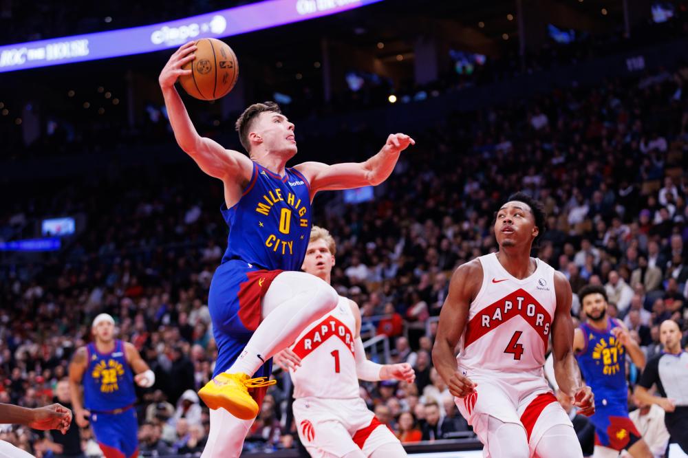 😏没什么道理可讲！库里弧顶面对防守强投撤步三分.