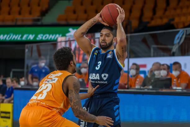 中超:浙江绿城首战憾平“升班马”大连英博海发